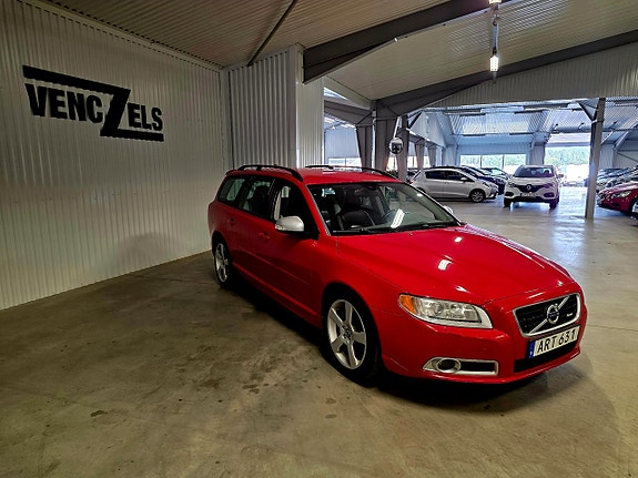 Volvo V70 2 of 9