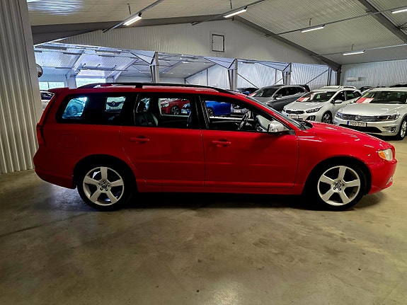 Volvo V70 3 of 9