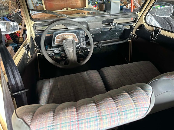 Citroen 2CV 7 of 12