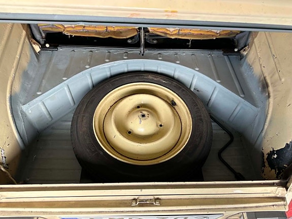 Citroen 2CV 9 of 12