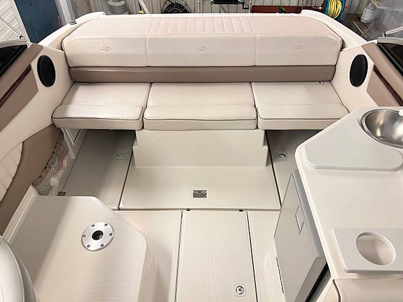 Regal 2550 LSC -2000 5 of 12