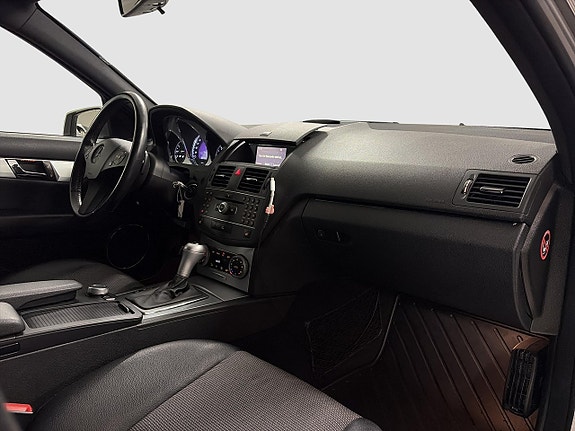 Mercedes-Benz C220 5 of 14