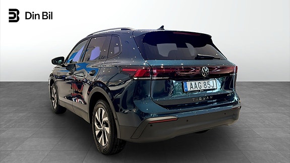 Volkswagen Tiguan 3 of 14