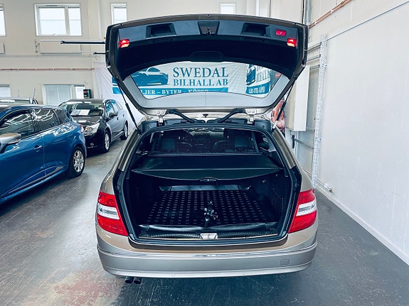 Mercedes-Benz C180 20 of 22