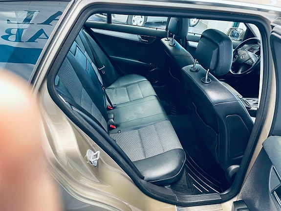 Mercedes-Benz C180 18 of 22