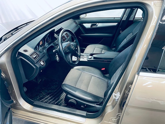 Mercedes-Benz C180 11 of 22