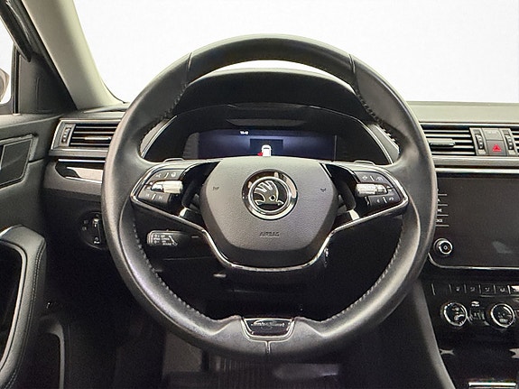 Skoda Superb 16 of 30