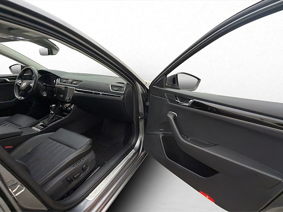 Skoda Superb 27 of 30