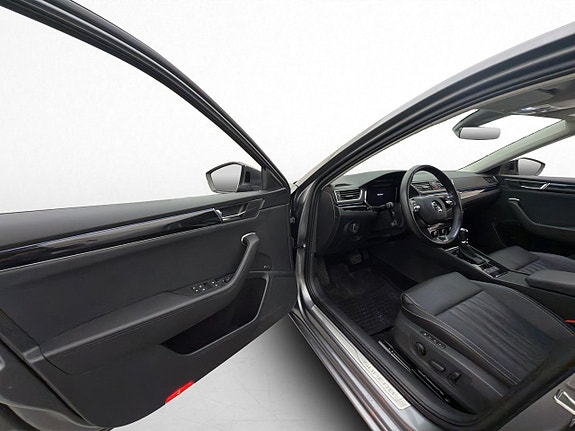 Skoda Superb 12 of 30