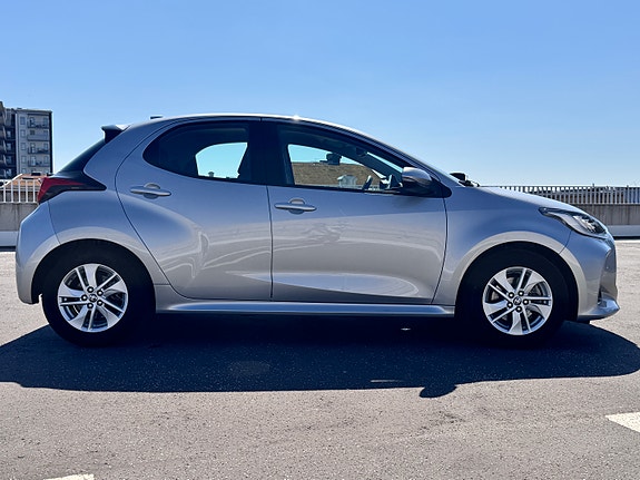 Toyota Yaris 2 of 10