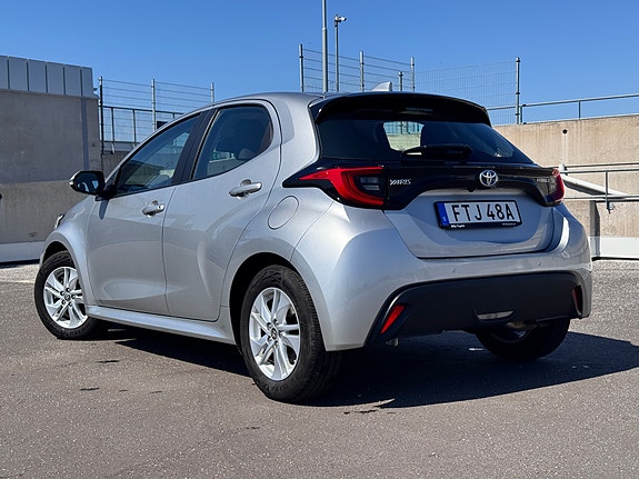 Toyota Yaris 3 of 10
