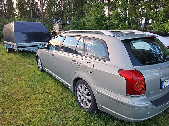 Toyota Avensis 4 of 9