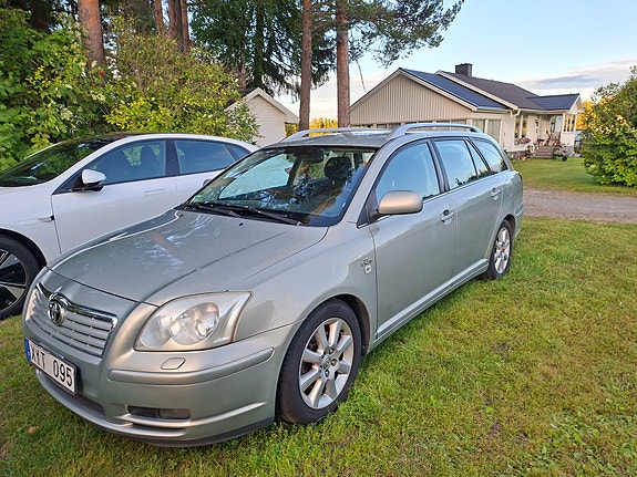 Toyota Avensis 3 of 9