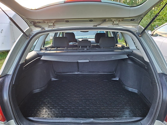 Toyota Avensis 7 of 9