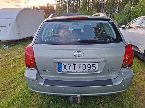 Toyota Avensis 6 of 9