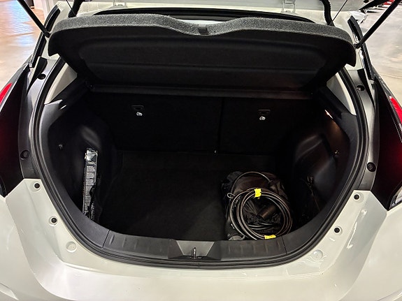 Nissan Leaf 11 of 21