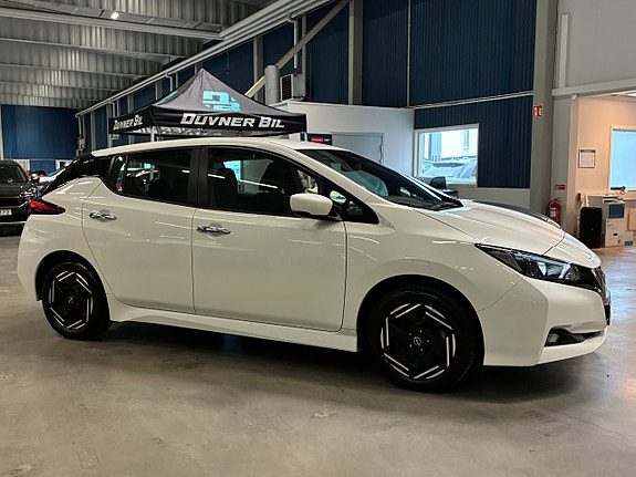 Nissan Leaf 3 of 21