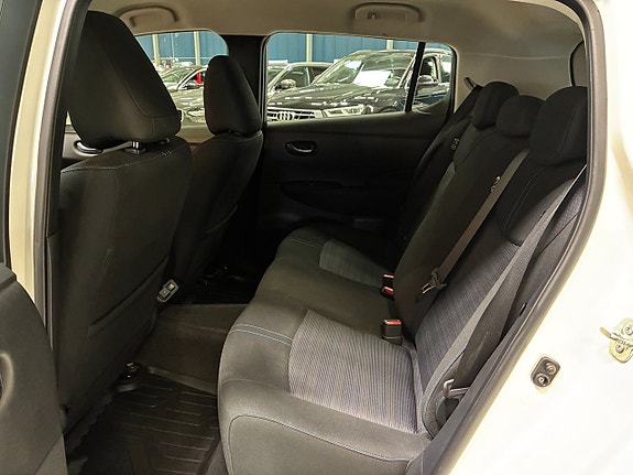 Nissan Leaf 15 of 21