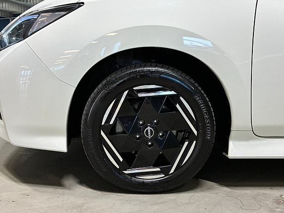Nissan Leaf 10 of 21