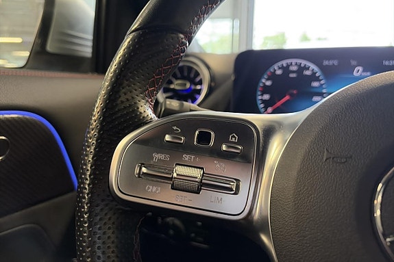 Mercedes-Benz GLA220 d 13 of 24