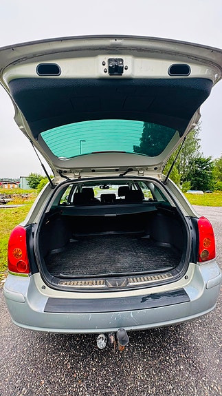 Toyota Avensis 4 of 9