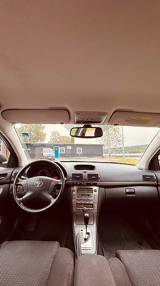 Toyota Avensis 5 of 9