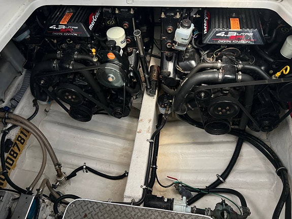 Formula 27 PC -99 | 2 x Volvo Penta 4.3 EFI 12 of 12