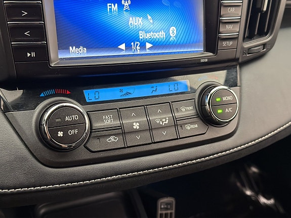 Toyota RAV4 22 of 28