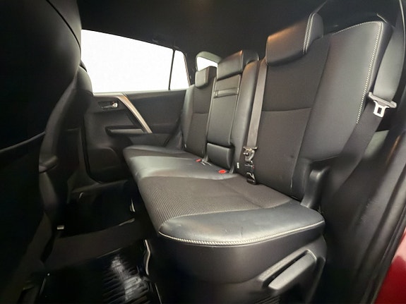 Toyota RAV4 13 of 28