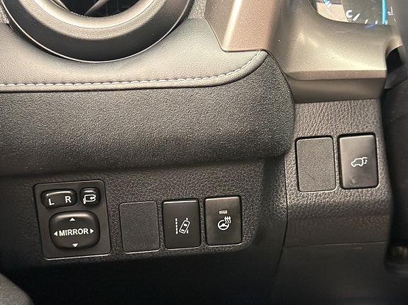 Toyota RAV4 18 of 28