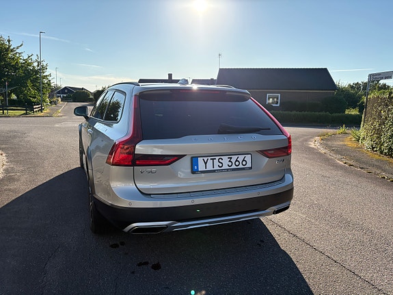 Volvo V90 Cross Country 3 of 5