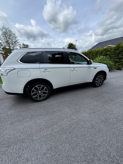 Mitsubishi Outlander 3 of 6