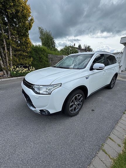 Mitsubishi Outlander 2 of 6