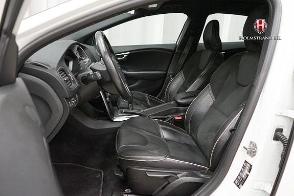Volvo V40 9 of 22