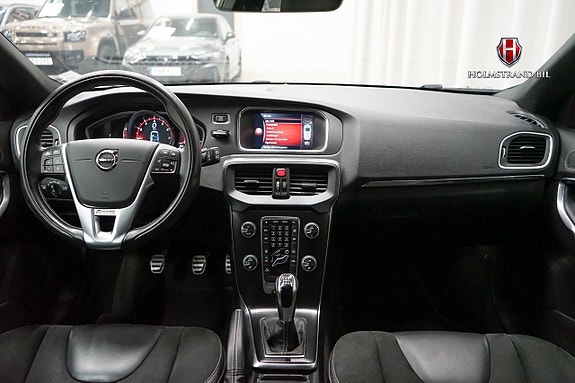 Volvo V40 12 of 22