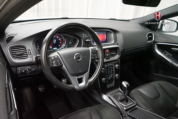 Volvo V40 8 of 22