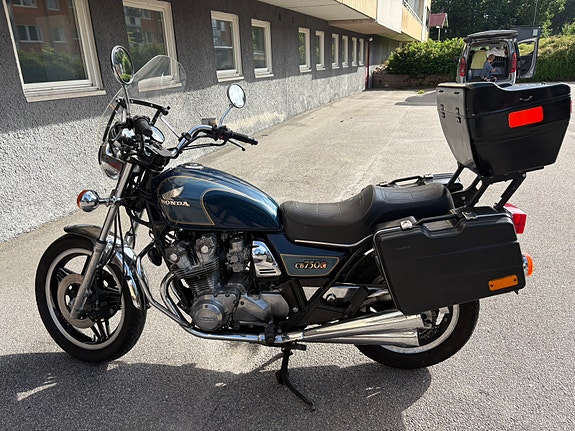 Honda CB 750 C RC06 3 of 4