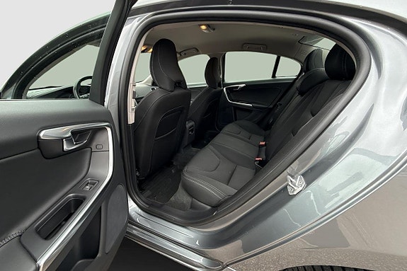Volvo S60 8 of 18