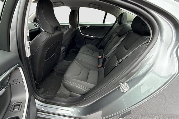 Volvo S60 15 of 18