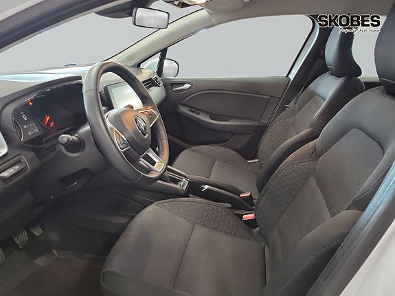 Renault Clio 8 of 17