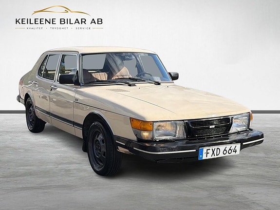 Saab 900 4 of 22
