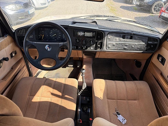 Saab 900 15 of 22