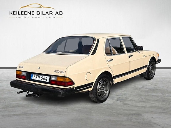 Saab 900 8 of 22