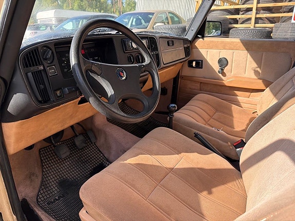 Saab 900 21 of 22