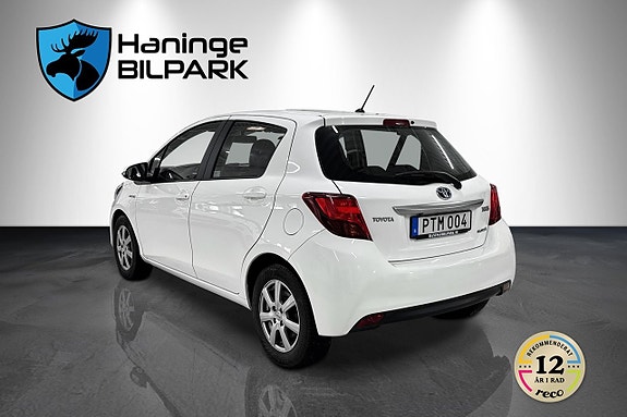 Toyota Yaris 11 of 24