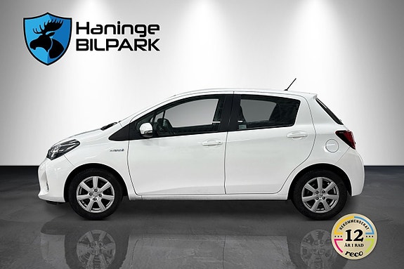 Toyota Yaris 12 of 24