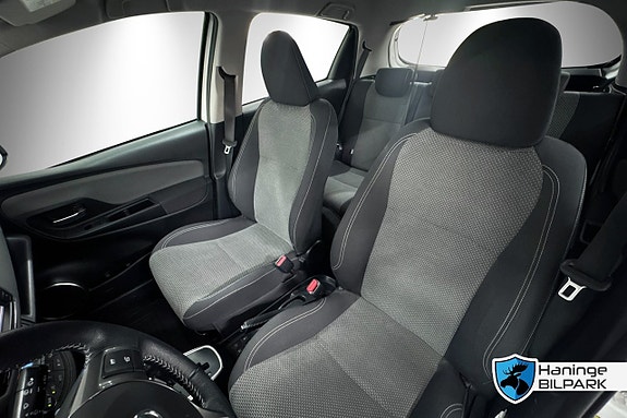 Toyota Yaris 16 of 24