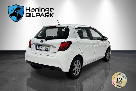 Toyota Yaris 8 of 24