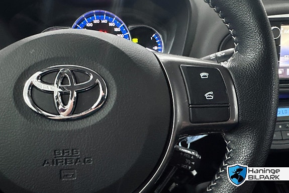 Toyota Yaris 18 of 24