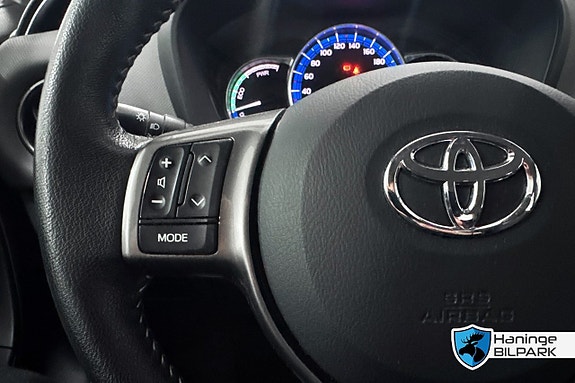 Toyota Yaris 17 of 24